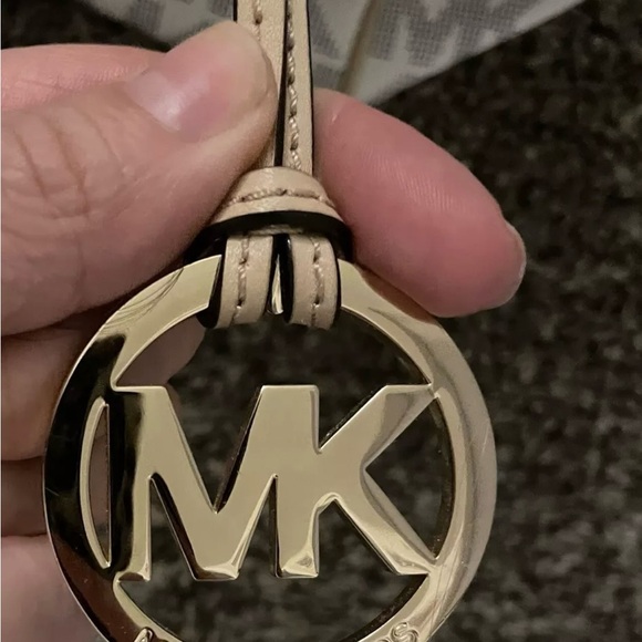 GENTLY USED MICHAEL KORS SIGNATURE GRAYSON SATCHEL HANDBAG - Picture 6 of 8